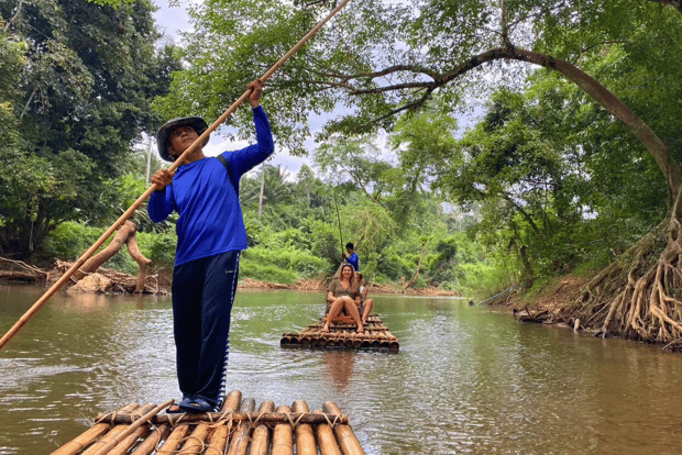 Krabi: Passeggiata nella giungla di Khaosok, rafting in bambù o tour in canoa