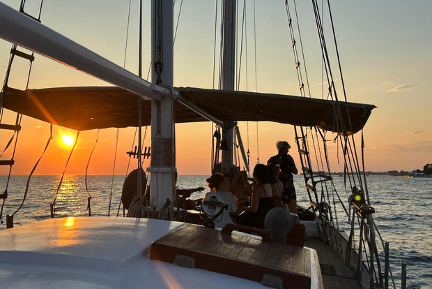 Zara: crociera al tramonto con champagne illimitato