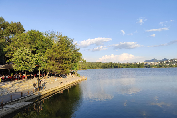 Descubra Tirana: Visita Panorâmica e Passeio pelo Lago Artificial