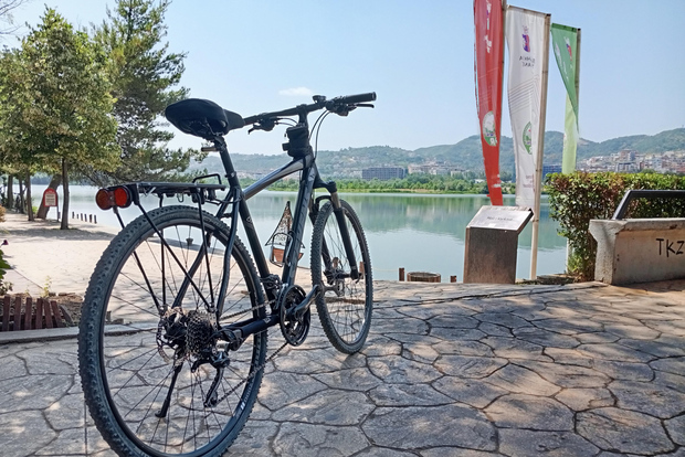 Tour in bici a Tirana con una guida locale