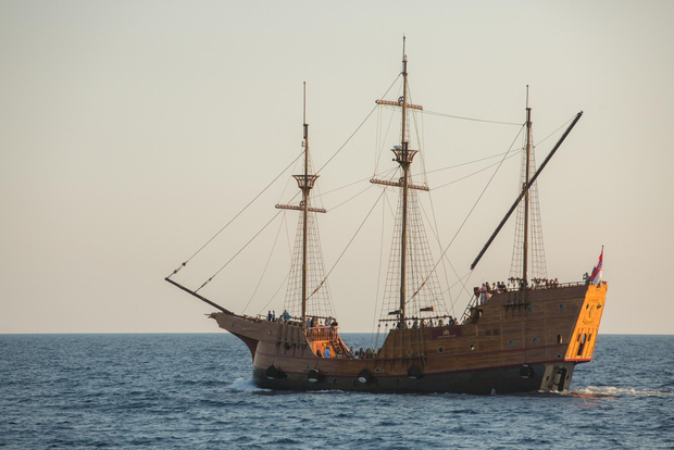 From Dubrovnik: 2-Hour Game of Thrones Tour & Cruise