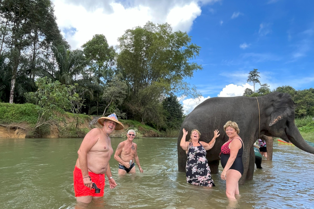 Krabi: Centro di salvataggio degli elefanti di Khao Sok e zattere di bambù