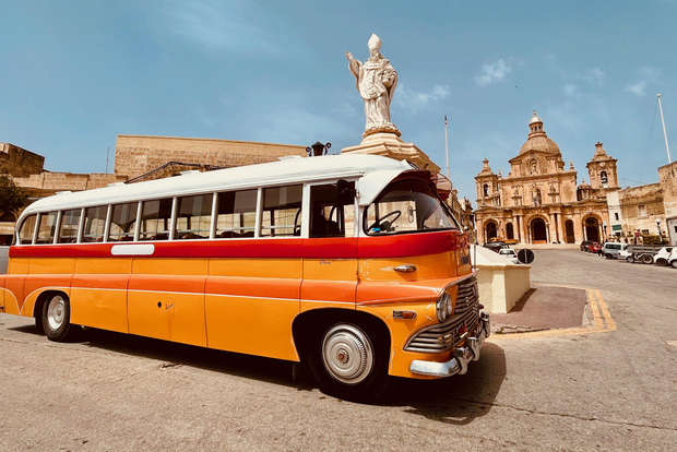 Malta: Tour di 5 ore in autobus d'epoca - Mdina e Grotta Azzurra con cibo incluso