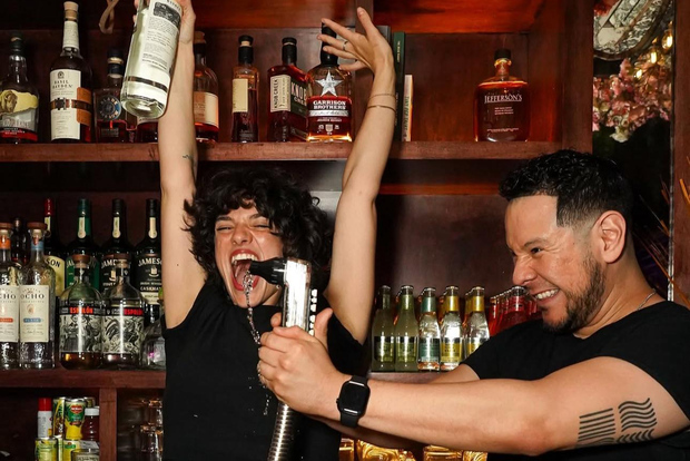 NYC Bar Tour: Gangsters, Heroes + Bright Lights of Broadway