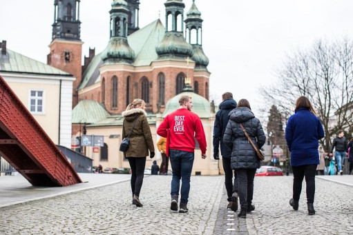 Small-Group Evening Food and Drink Experience of Poznan