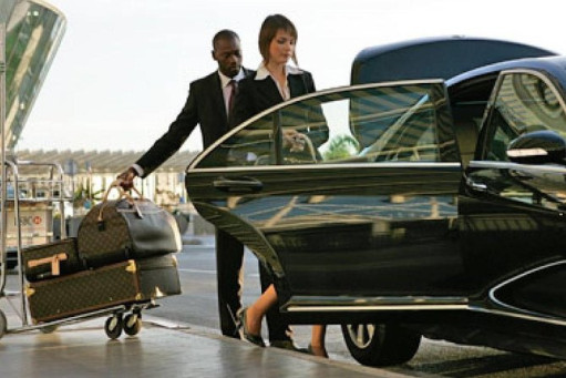 Low Cost Private Transfer From Amsterdam Schiphol Airport to Alkmaar City - One Way