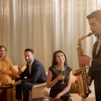 Burj Khalifa: Cocktail Sotto le Stelle al The Lounge (Dal 152° al 154° piano)