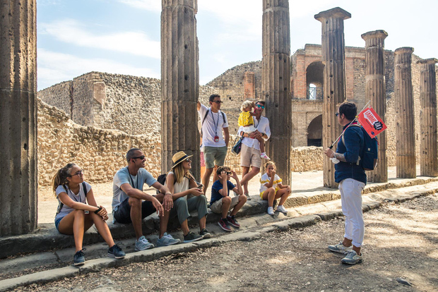 Sorrento: Full-Day Pompeii and Mount Vesuvius Tour