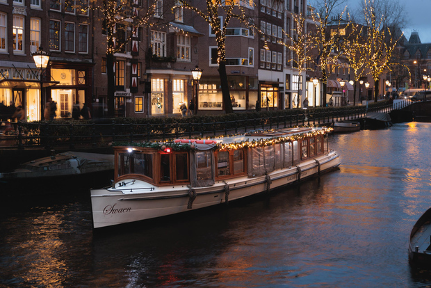 Amsterdam: crociera sui canali con bevande e snack illimitati