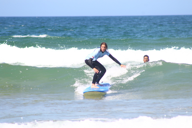 Lisbona: esperienza di surf a Caparica con trasferimento