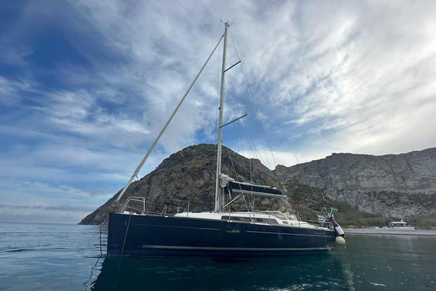 Aperitif on a sailboat in Taormina