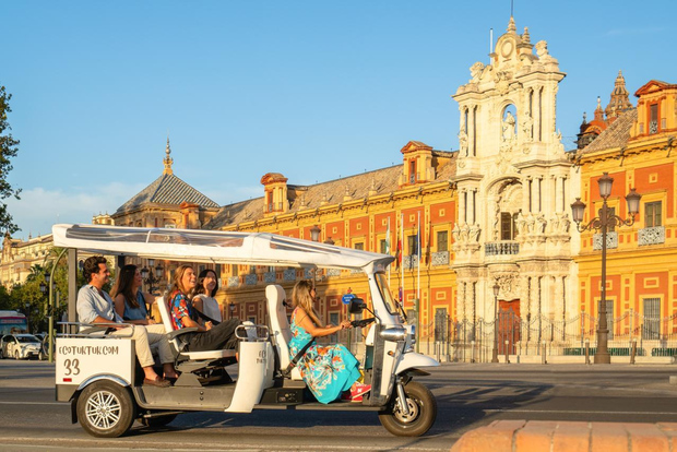 Siviglia: tour privato della città in eco tuk tuk