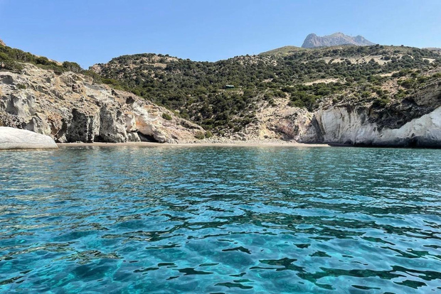 阿吉亚基里亚基 (Agia Kyriaki) 出发的米洛斯岛南边海滩巡游