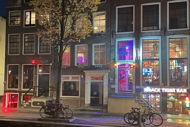Ámsterdam: Tour de la luz roja con visita a un bar + bebida gratis y parada en una cafetería