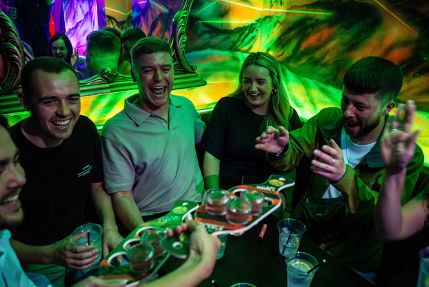 Budapest: tour notturno dei bar con drink locali