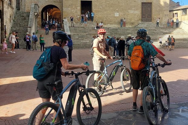 San Gimignano: E-Bike Tour with Tasting