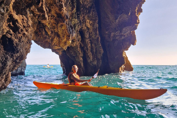 La Spezia: Sunset Kayak & Caves Tour w/ Swimming & Aperitif
