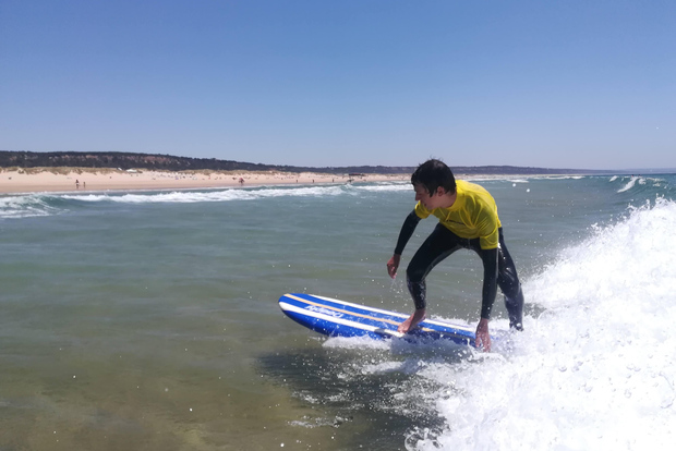 Lisbona: Lezione di surf sulla spiaggia di Costa de Caparica
