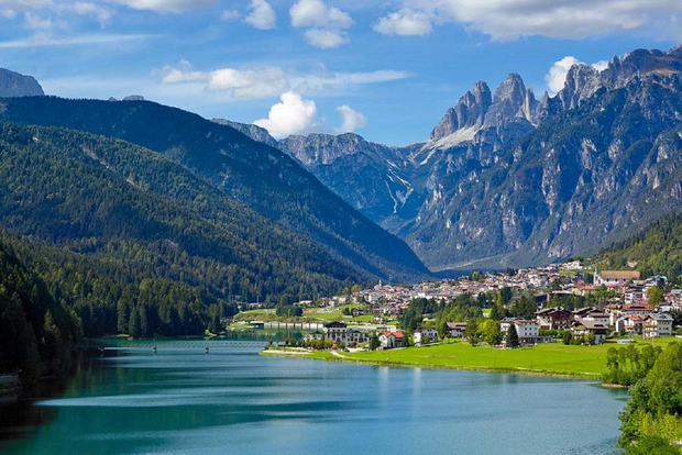Da Venezia: Tour dei laghi delle Dolomiti con video drone