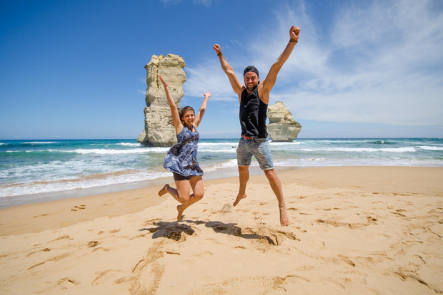 Melbourne: Great Ocean Road 12 Apostles & Rainforest Tour