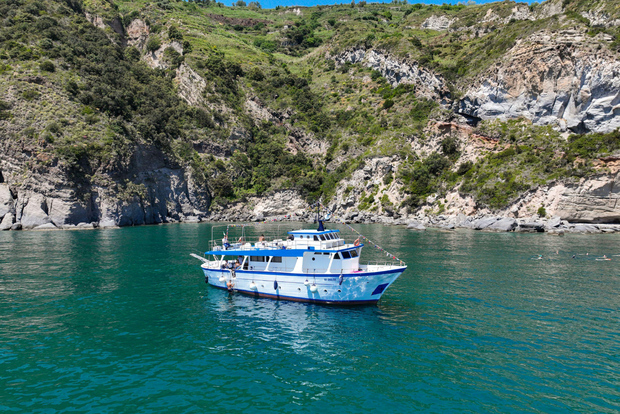 Ischia: MiniCruise with swimming stops and lunch on board
