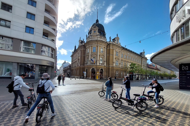 Passeio turístico de Liubliana em bicicletas elétricas