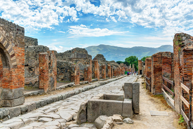 Volcano & Ruins: visit Mt. Vesuvius, Herculaneum and Pompeii