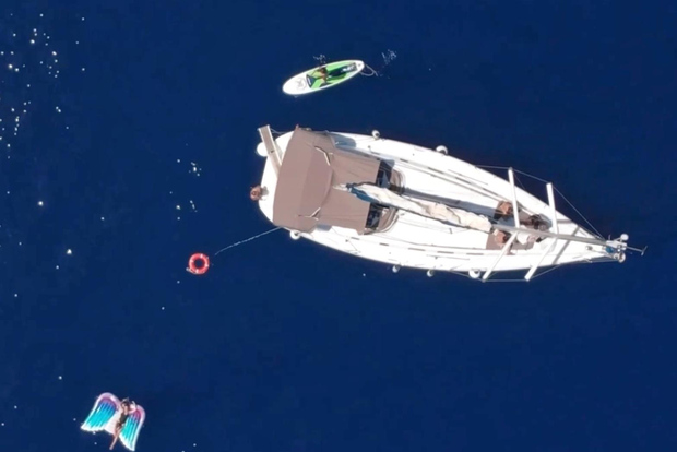 巴塞罗那：2 小时帆船之旅，含小吃和饮料