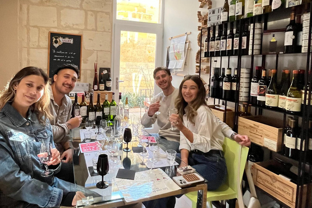 Aula de degustação guiada de vinhos de Bordéus com 6 vinhos e harmonizações