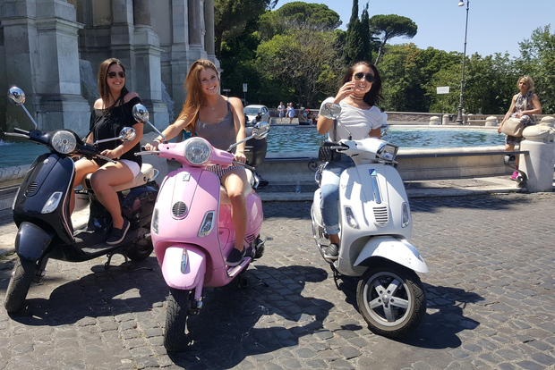 罗马：半日 Vespa 摩托车之旅（配司机）