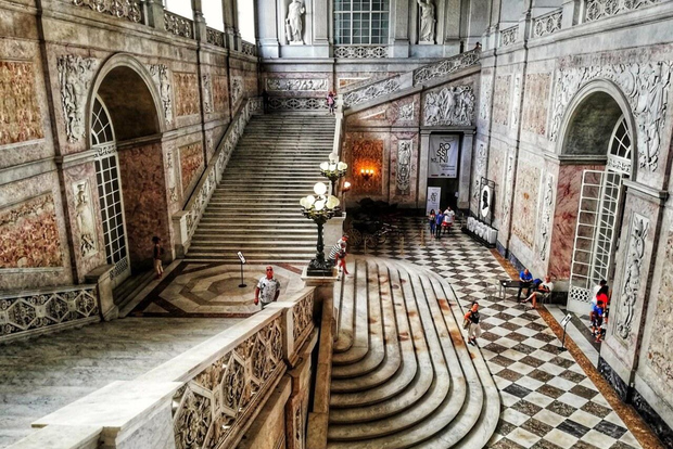 Неаполь: индивидуальный тур по Королевскому дворцу и Испанскому кварталу