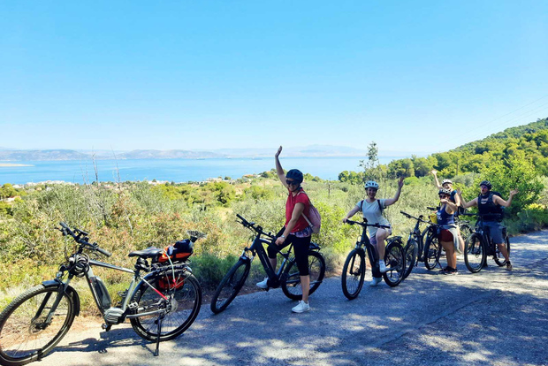 Desde Atenas: Excursión en bicicleta eléctrica por la isla de Egina con billetes de ferry