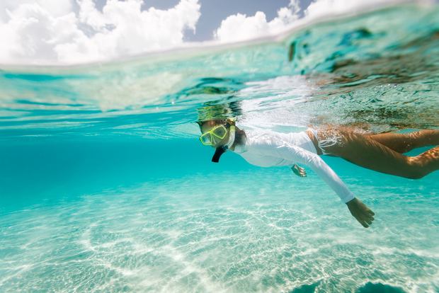 Desde Cancún: tour de un día en barco por la playa y esnórquel en Isla Mujeres