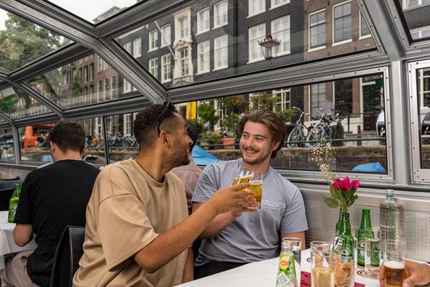 Ámsterdam: paseo en barco por el canal con cerveza y aperitivos holandeses