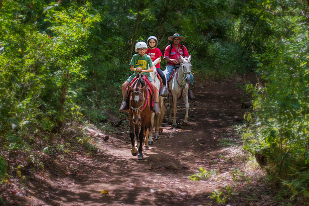 Passeggiata a cavallo alle Cascate Chorreas e Victoria
