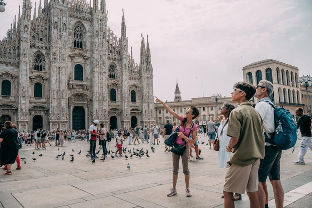 Milano: Tour guidato dei punti salienti e tour con ingresso prioritario al Duomo