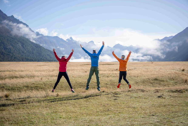 从蒂安瑙出发：米尔福德峡湾巴士、游船和徒步