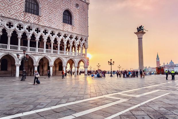 Venise : Promenade en gondole et visite du palais des Doges sans file d'attente
