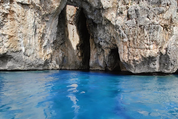 圣玛丽亚迪莱乌卡洞穴游览