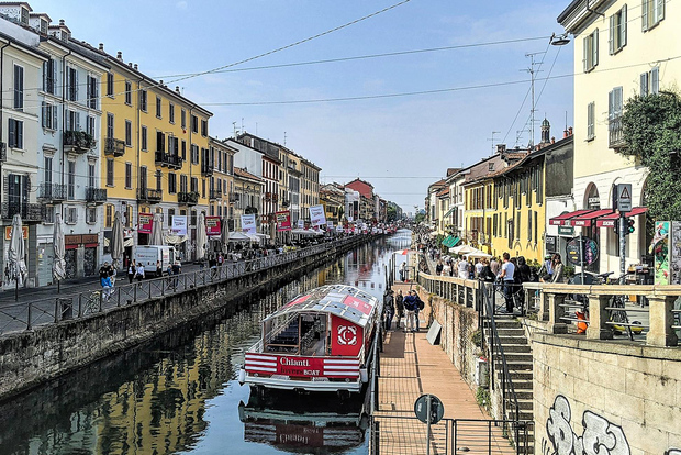 Milan : aperitivo sur le canal du district de Navigli