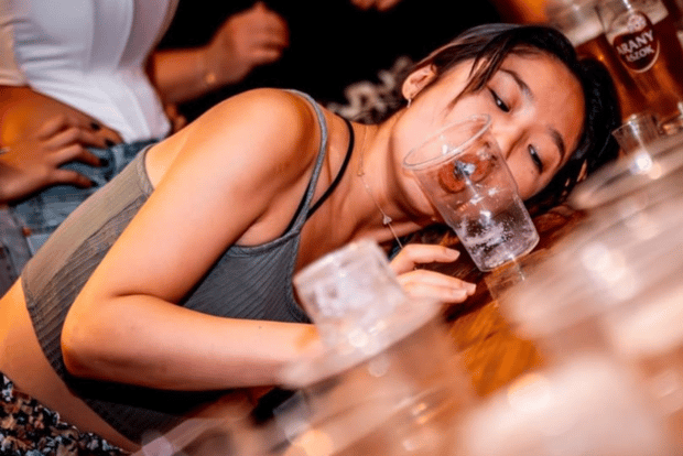 Budapest: Silvester-Kneipentour + 1 Stunde offene Bar