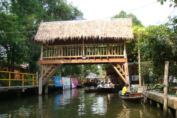 Excursión de día completo en tour en barco por los canales al mercado flotante de Bangkok.