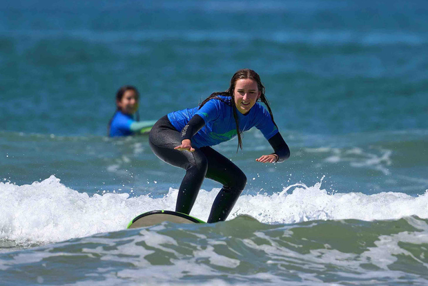 Lisbona: Vieni a provare la nostra lezione di surf a Costa da Caparica