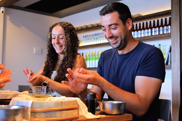 Tokyo: Lezione di preparazione di sushi autentico e arrotolato ad Asakusa