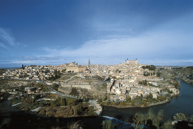 Toledo: Private Monuments Walking Tour with Monument Entry
