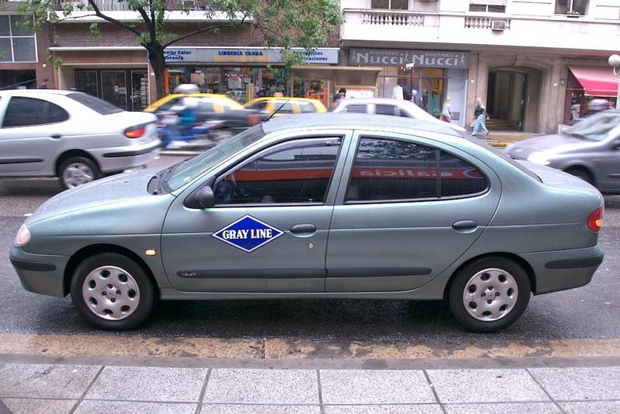 Transfert partagé aller simple entre l'aéroport de Mendoza et le centre-ville de l'hôtel