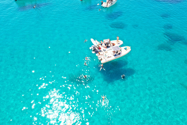 Cagliari: Boat Tour, 4 Stops, Swim, Snorkeling, & 1 Spritz