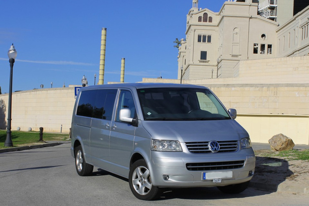 巴塞罗那港口与城市之间的私人单程交通服务