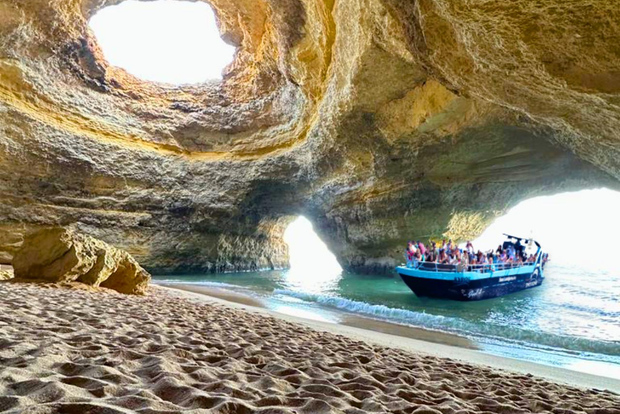 Portimão: Grotte di Benagil e osservazione dei delfini con un biologo