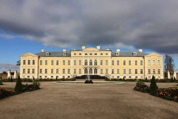 Von Vilnius nach Riga mit Sightseeing Stops Top private Tour